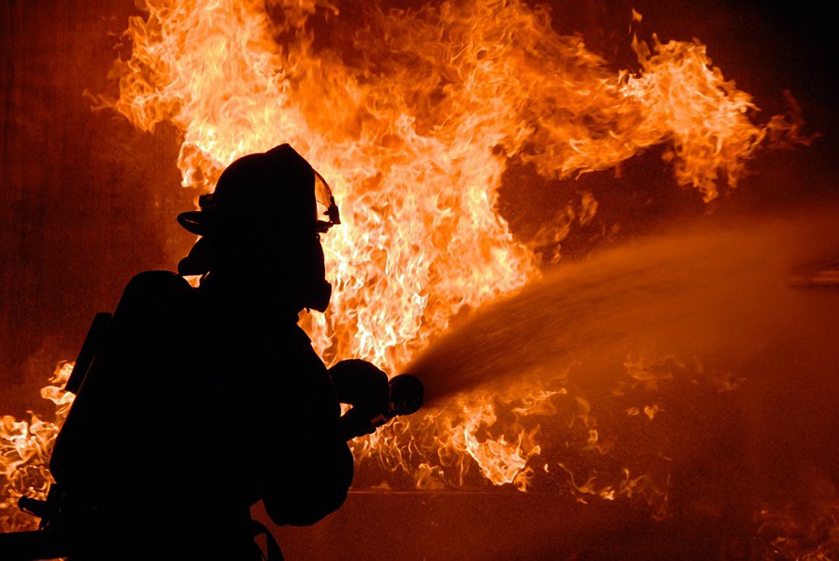 Пожар в Мариуполе - фото 1