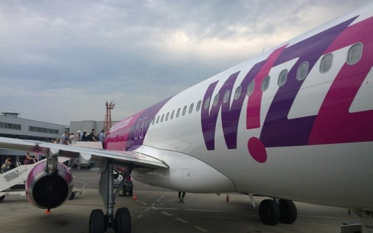 В самолет WizzAir ударила молния - фото 1