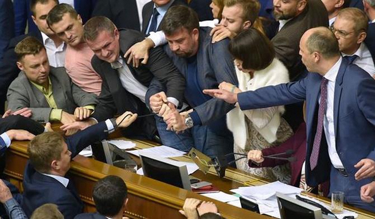 Нардепы будут получать на 40% больше - фото 1