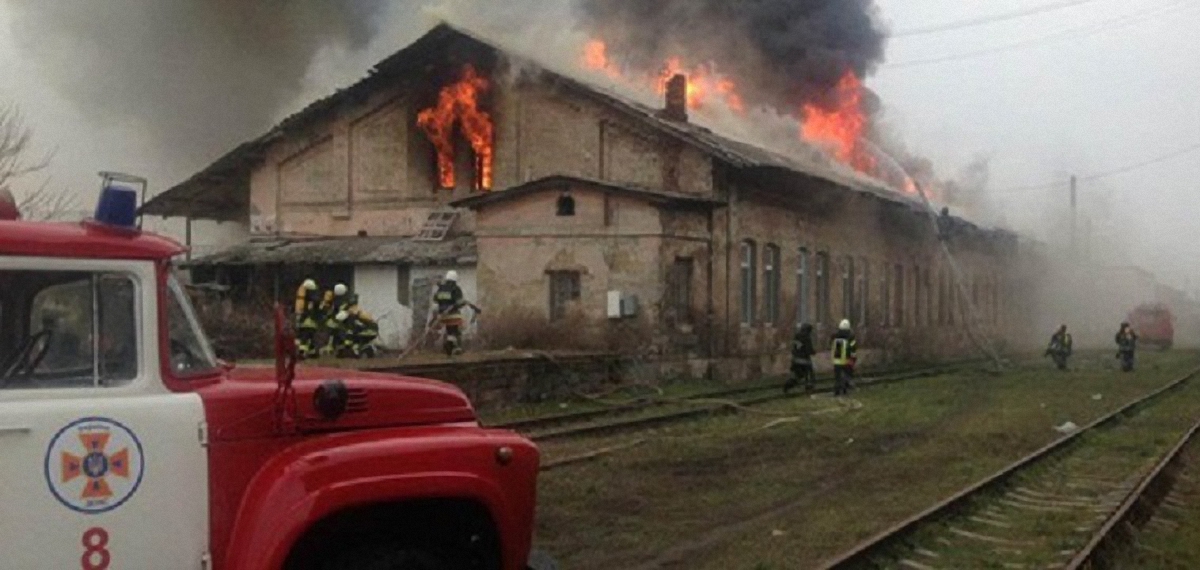 Пожар на железнодорожной станции в Одессе - фото 1