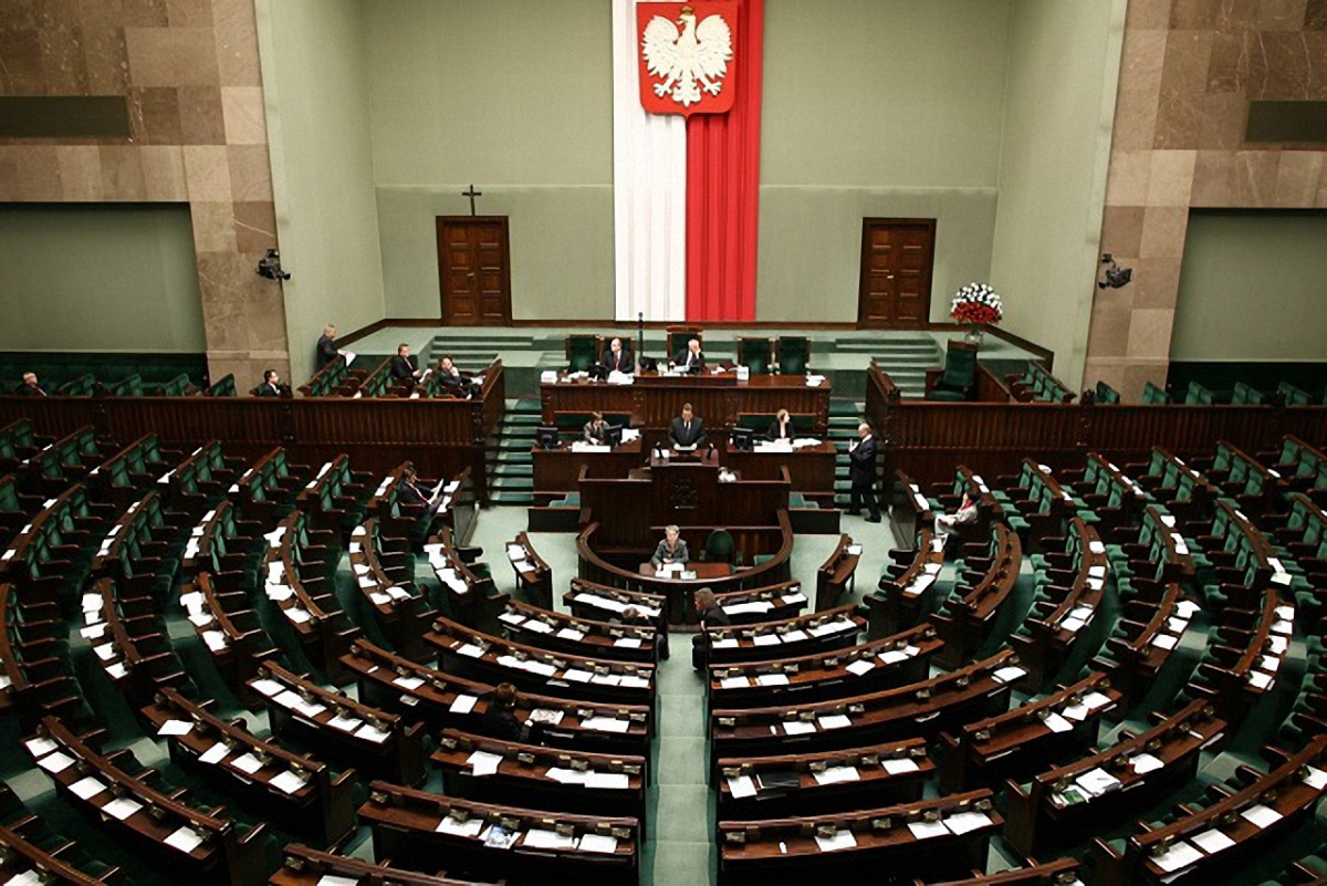 Польский Сенат рассмотрит закон про "бандеризм" не зависимо от желания презиента - фото 1