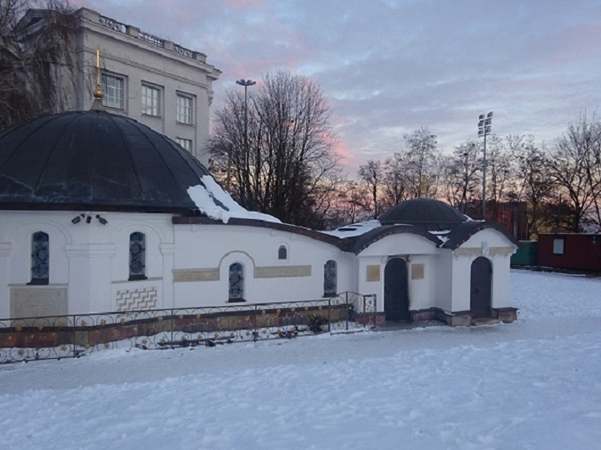В Киеве пыдались поджечь монастырь-МАФ - фото 1