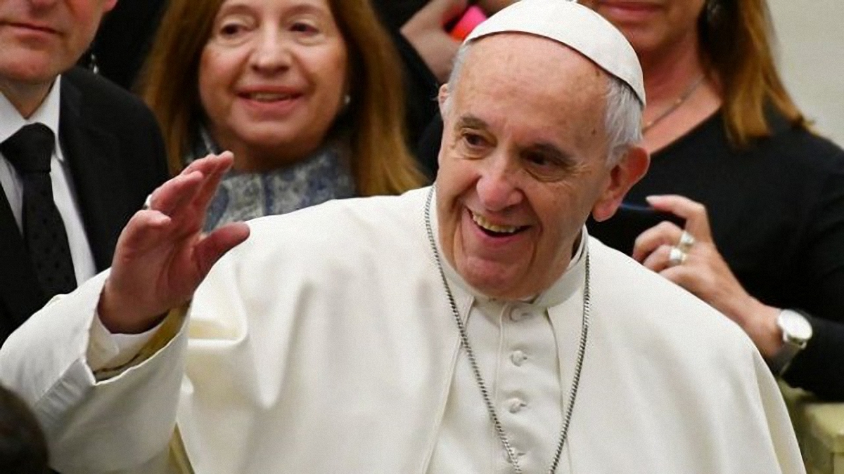 Франциск снова разрешил женщинам кормить при нем грудью - фото 1