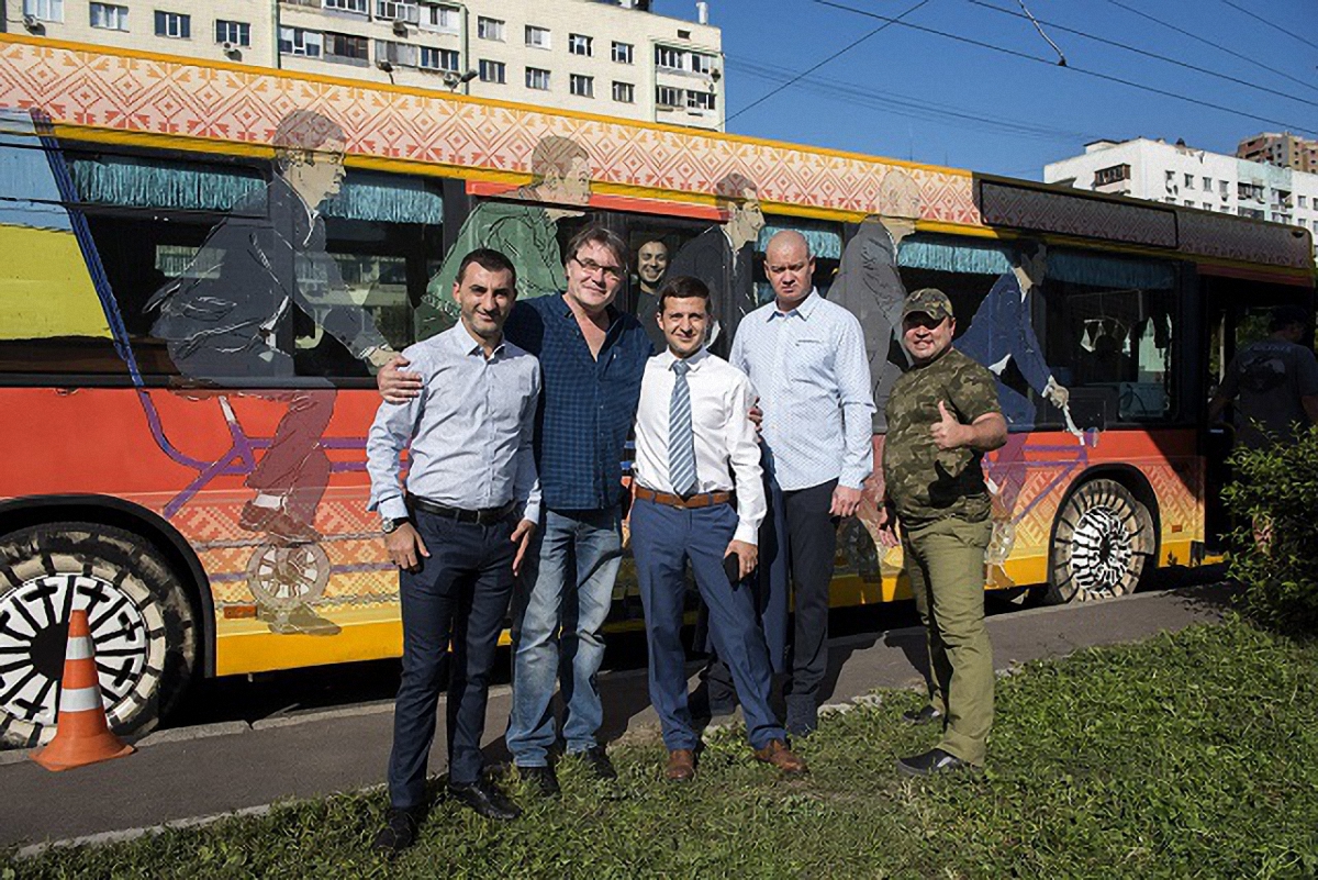Легендарный автобус Голобородько станет кинотеатром для бойцов АТО - фото 1