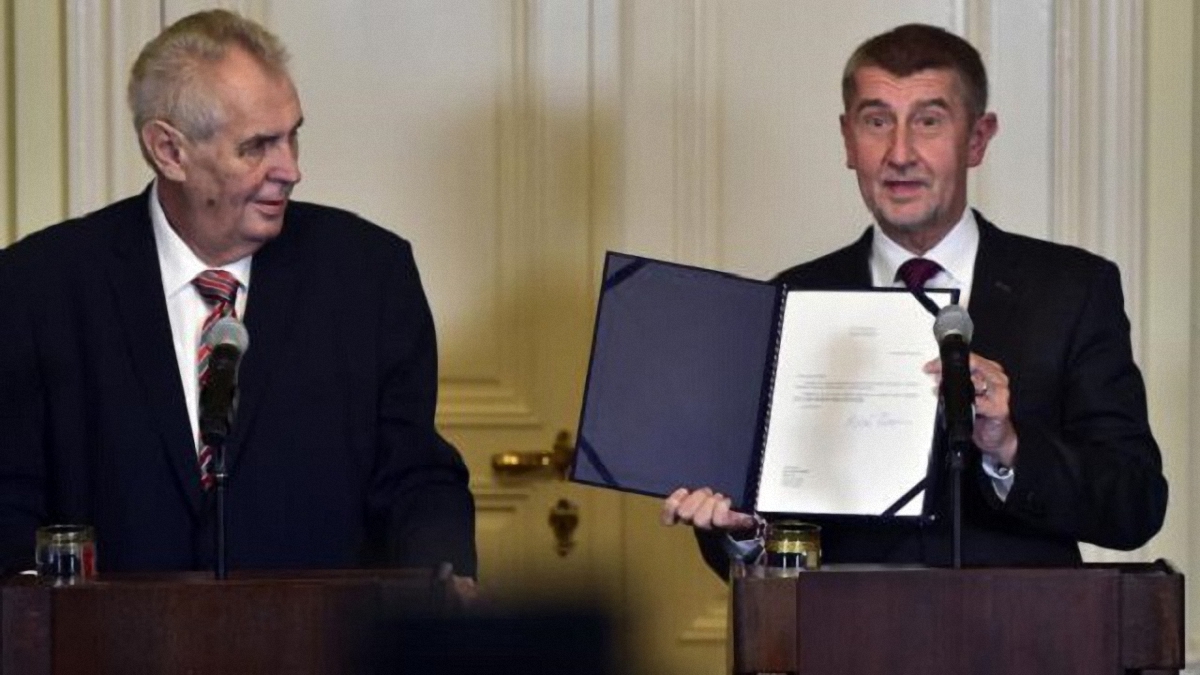 Премьер Чехии Андрей Бабиш и президент Милош Земан - фото 1