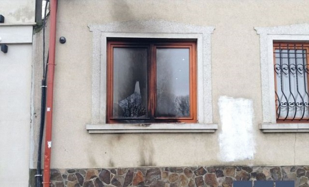 Поджог офиса венгерской общины в Ужгороде - фото 1