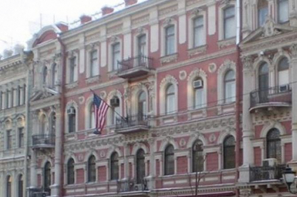 Россияне собираются закрыть американское посольство - фото 1