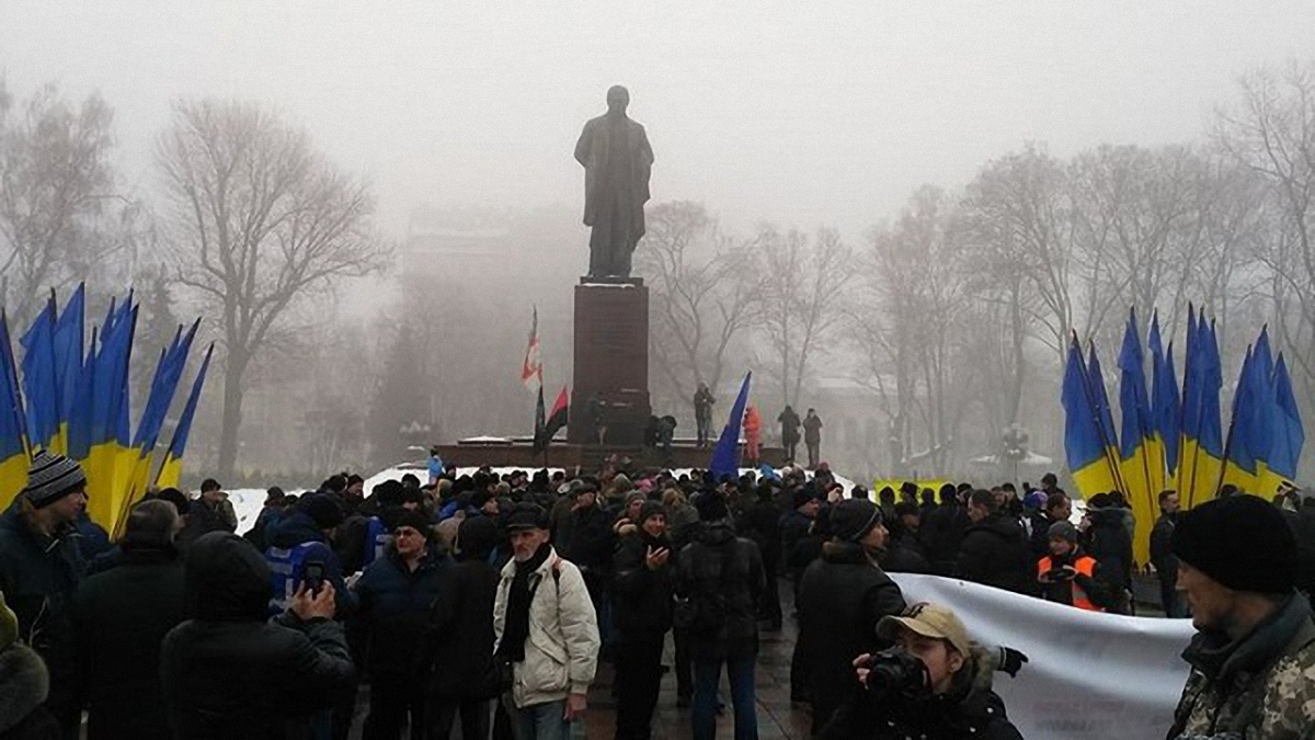 В парке Шевченко митинг сторонников Саакашвили за отставку Порошенко - фото 1