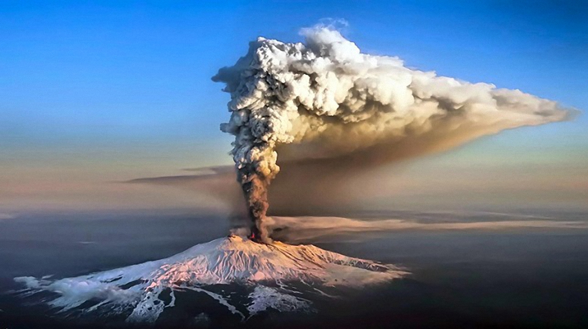 Самый высокий действующий вулкан в Европе - фото 1