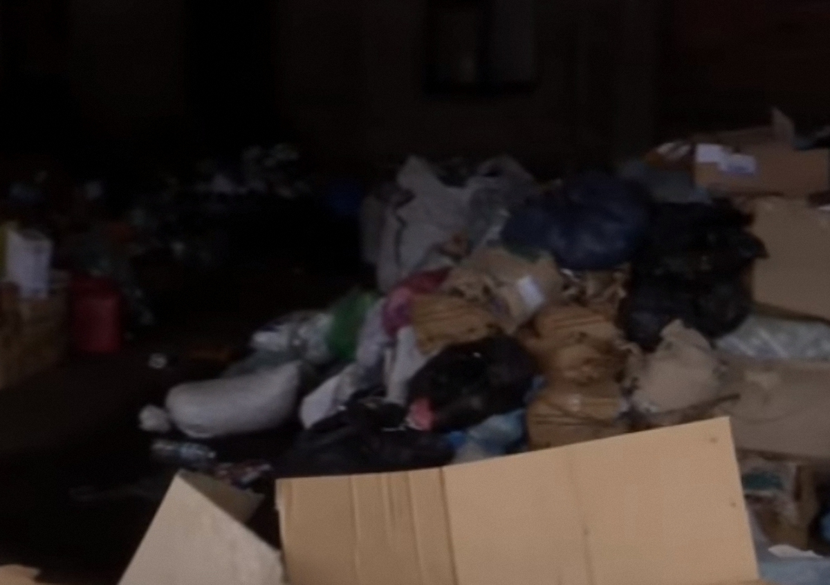 Представители фирмы хранили на складе 4 тонны медицинских отходов - фото 1
