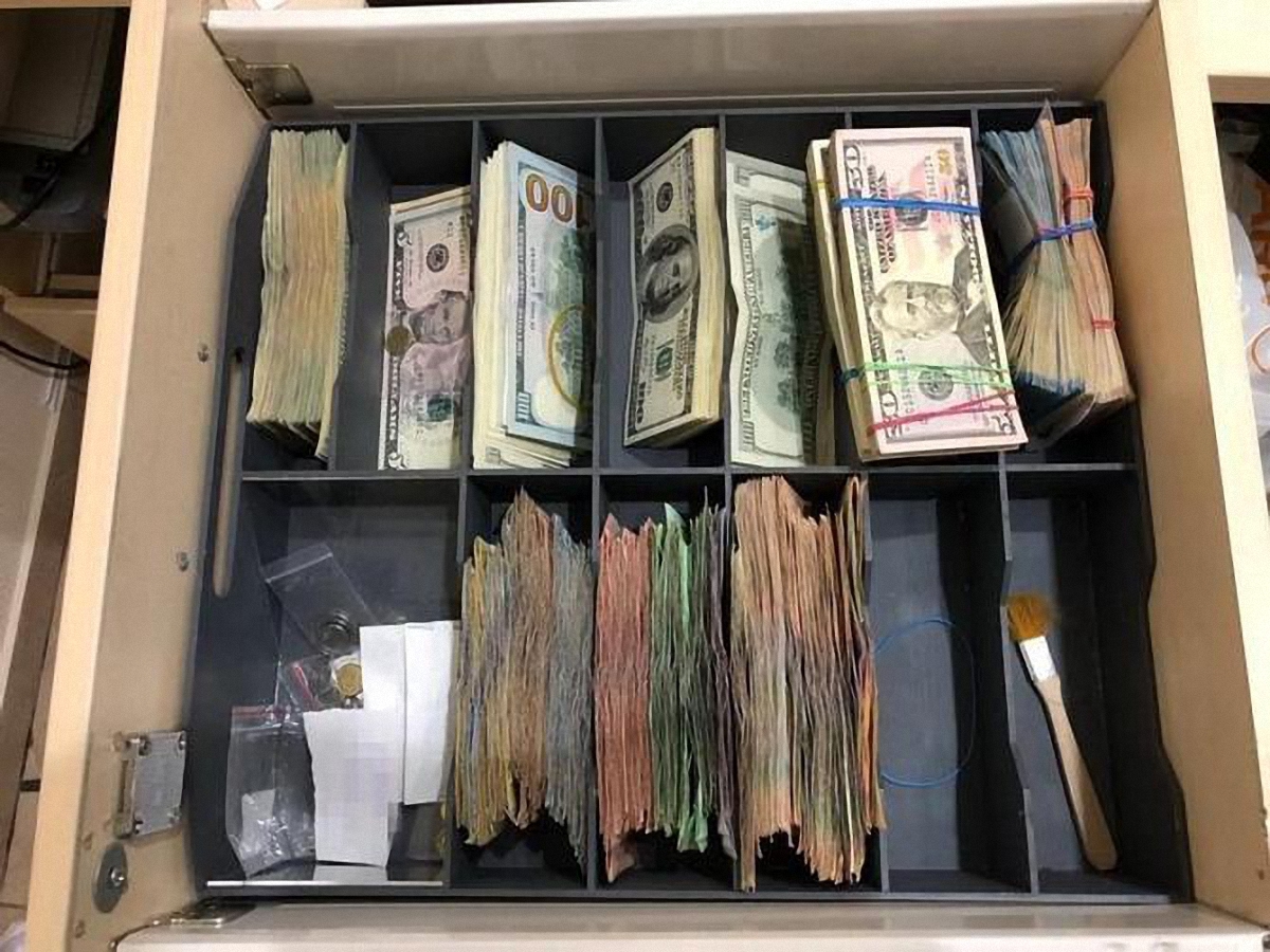 Преступнику привозили деньги из "ДНР" раз в неделю - фото 1