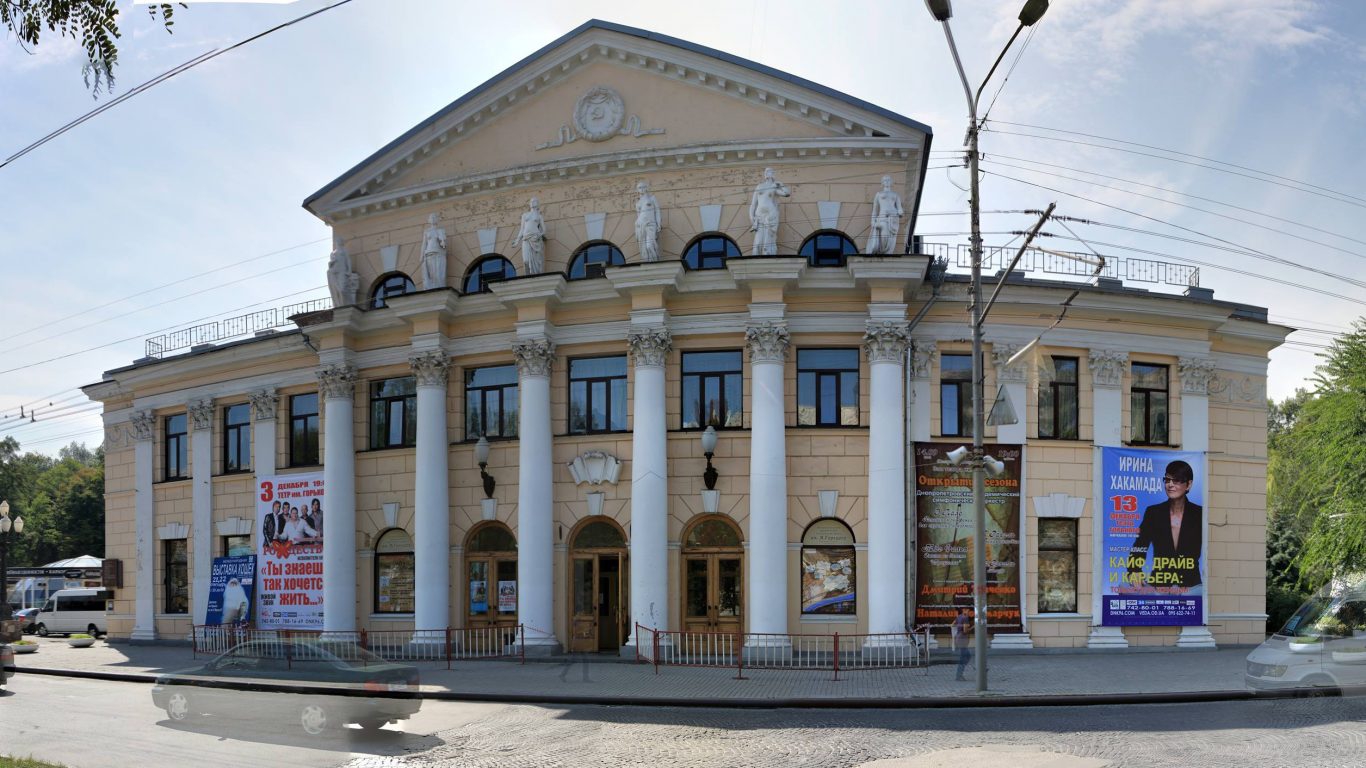 В днепровском театре перенесли премьеру спектакля - 1 В днепровском театре перенесли премьеру спектакля - фото 1