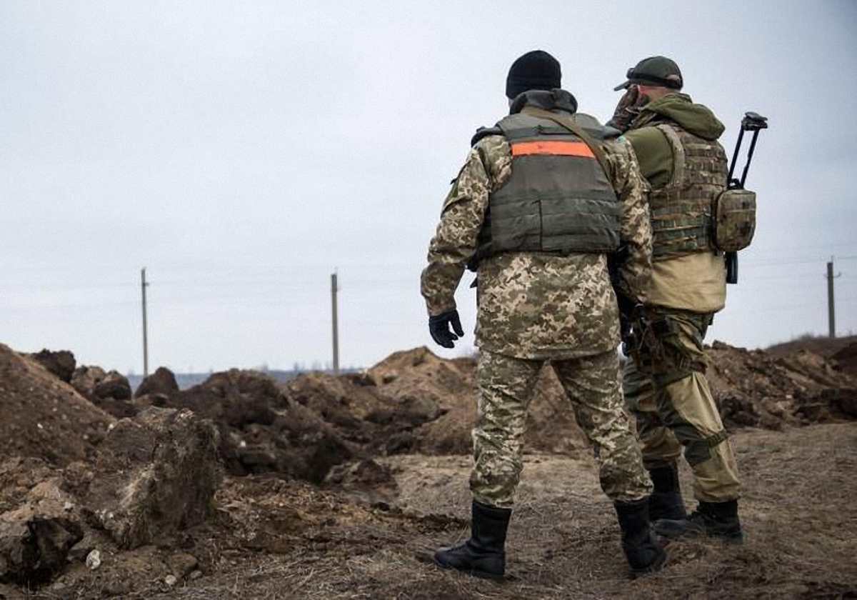 Украинские военные находились под минометными обстрелами - фото 1
