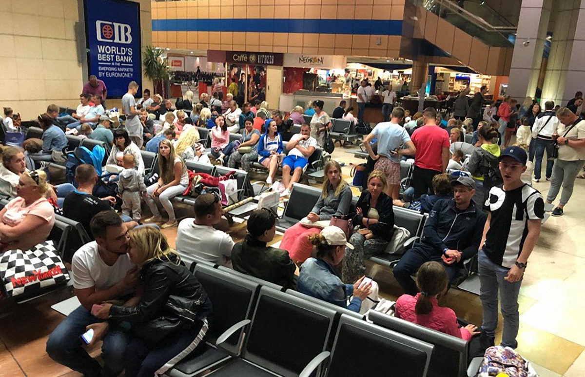 В аэропорту египетского города застряли украинцы - фото 1