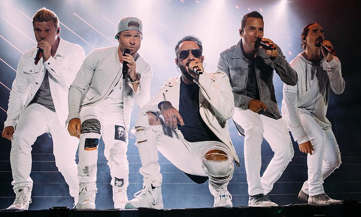 Backstreet Boys примерили образы Spice Girls - фото 1