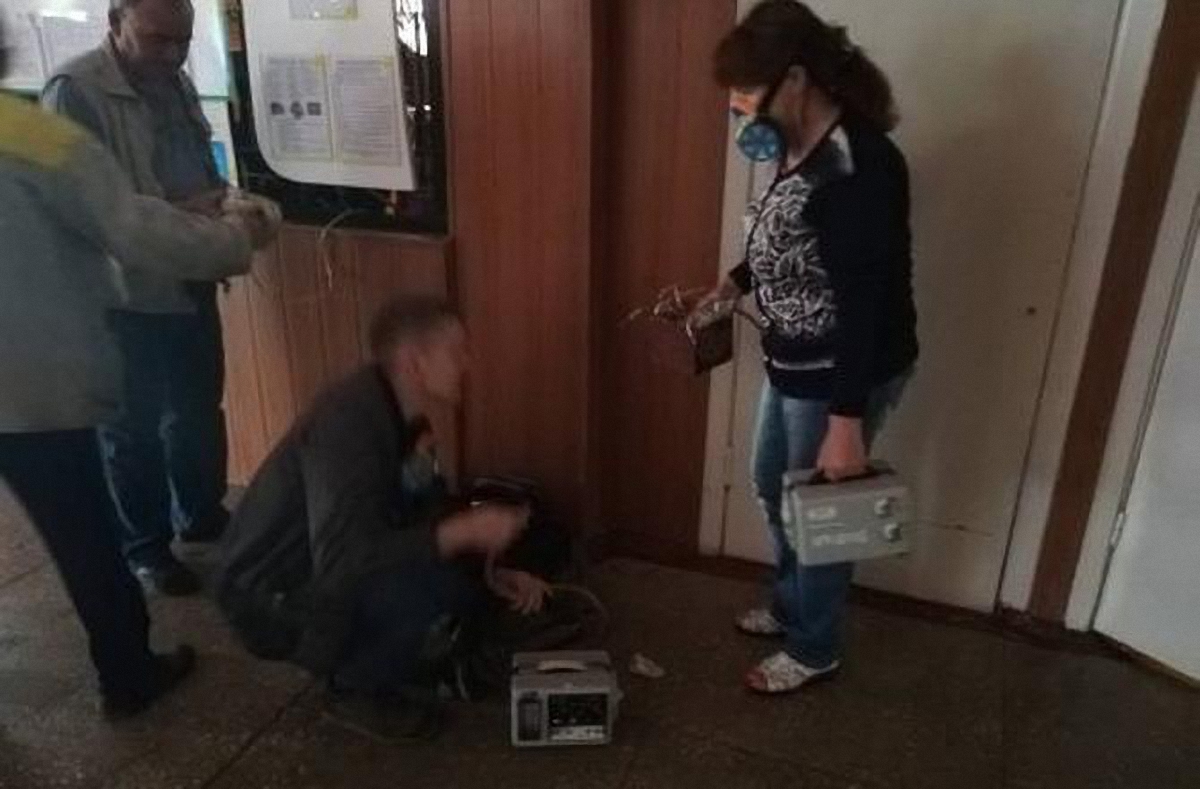 В школе Павлограда неизвестные распылили какой-то газ - фото 1