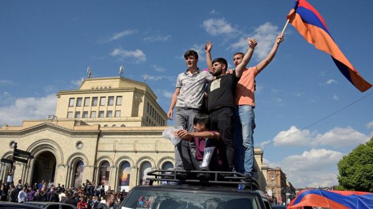 Активисты разблокировали дороги в Ереване - фото 1