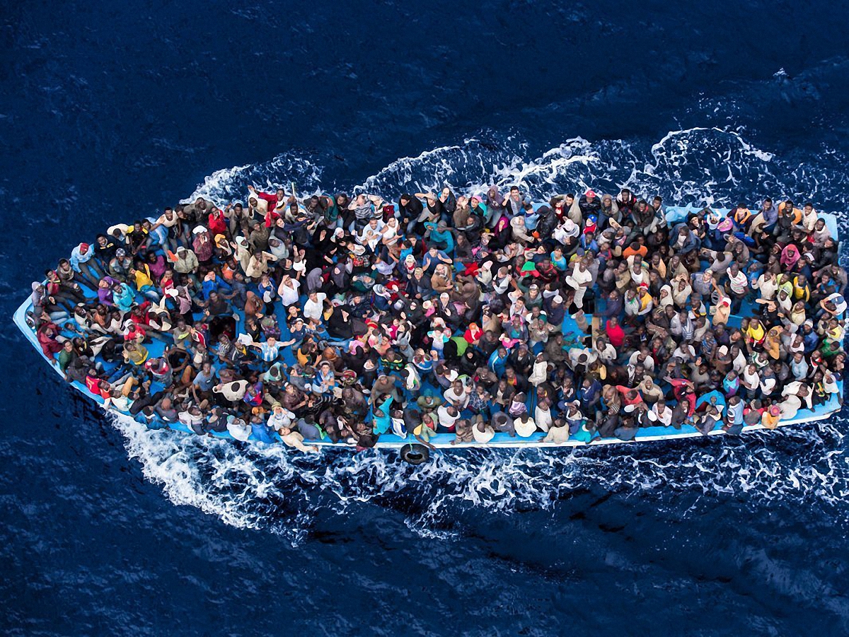 В Средиземном море спасли 160 беженцев  - фото 1