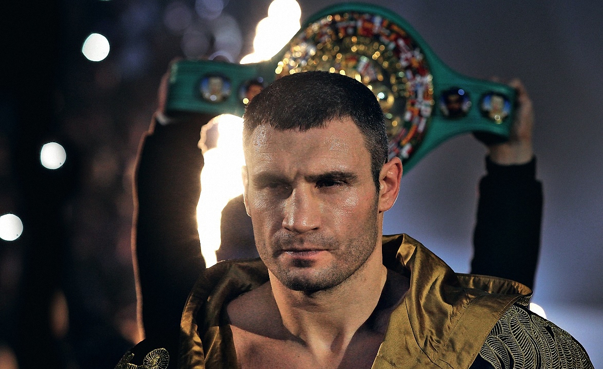 Виталий Кличко оставил отпечаток кулака для музея Зала славы бокса - фото 1