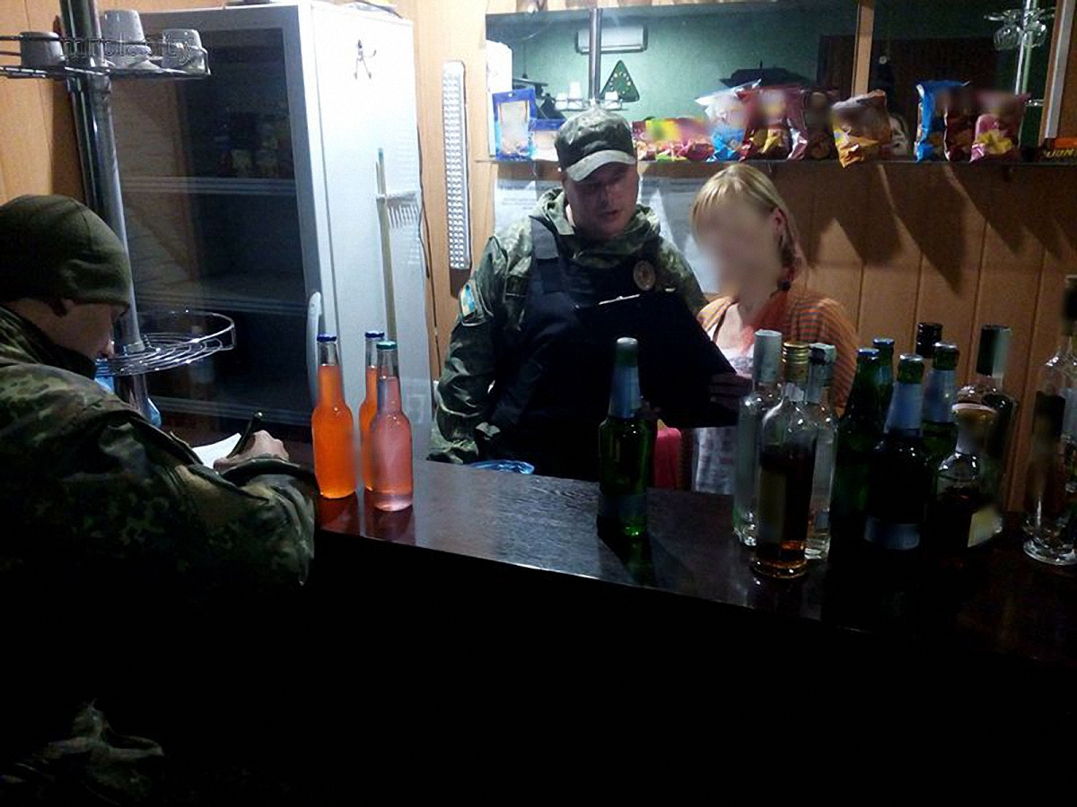 Боевики "ДНР" провели рейды по ночным клубам Донецка - фото 1