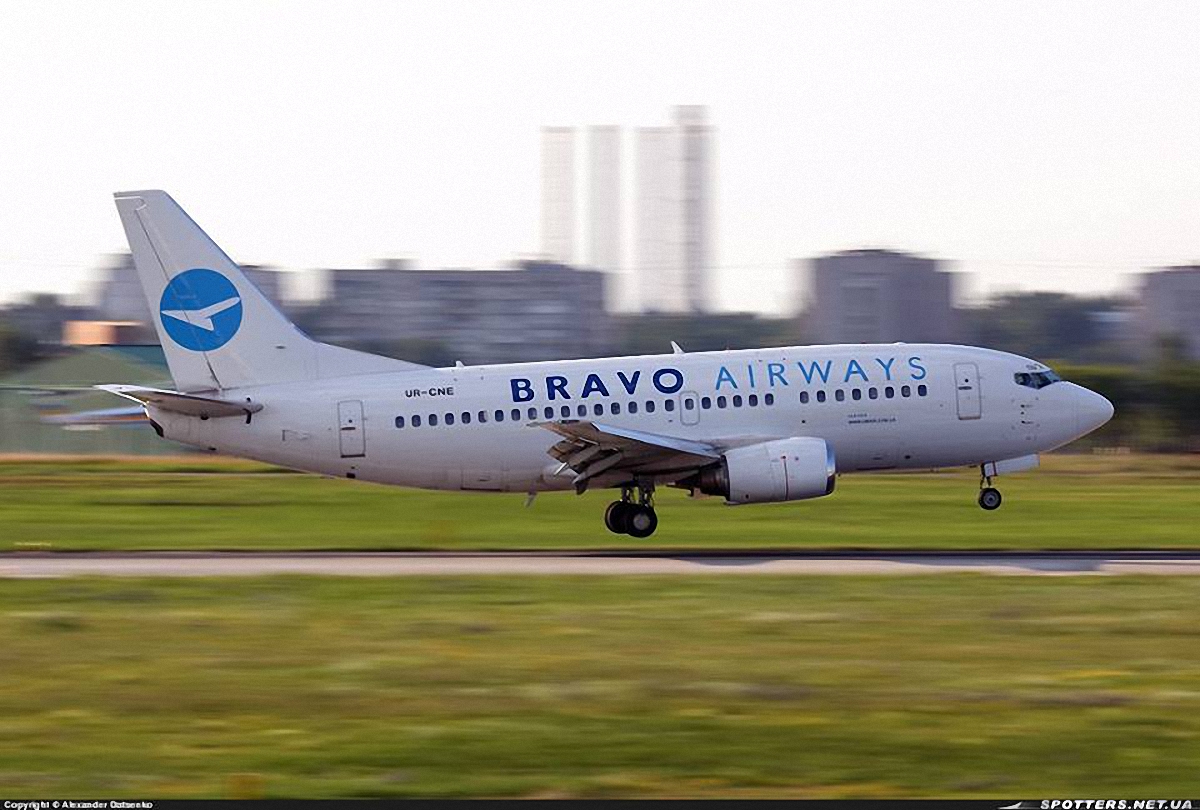 Самолет авиакомпании Bravo airways стал причиной закрытия "Жулян" - фото 1