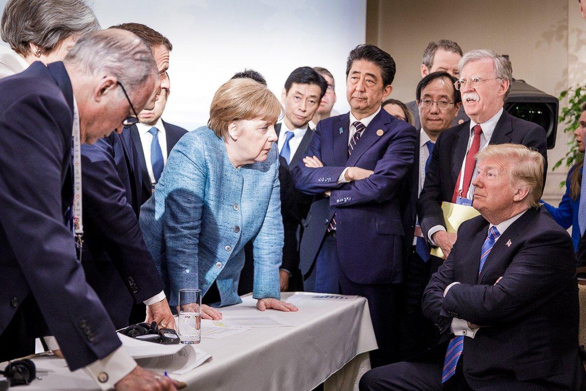 В соцсетях "завирусили" фото Трампа и Меркель с G7 - фото 1