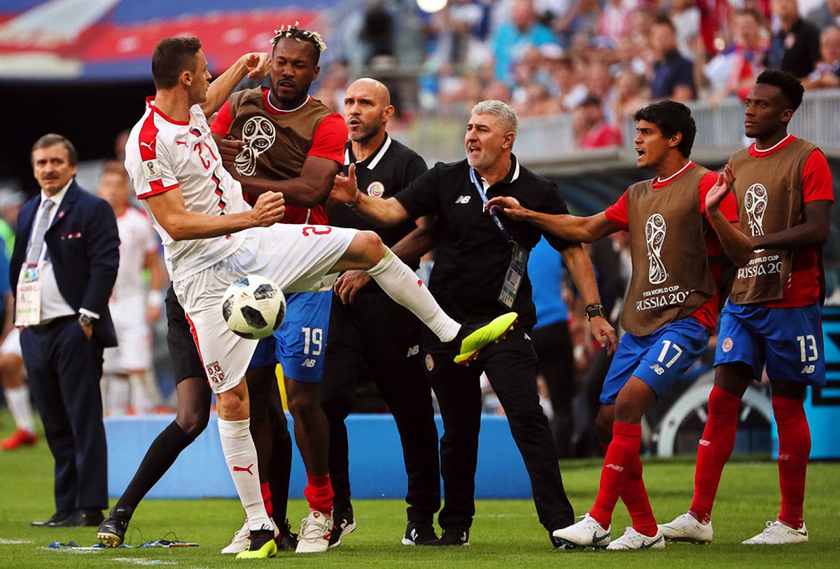 Футболисты Сербии и Коста-Рики устроили потасовку во время игры на ЧМ-2018 - фото 1