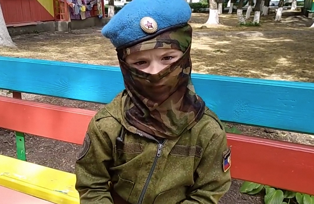 Семилетний боевик "ДНР" с радостью рассказывает, как убивает украинцев - фото 1