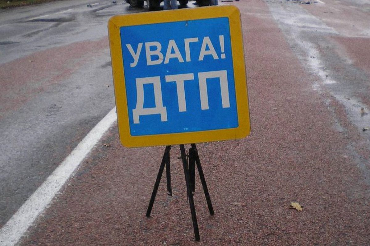На трассе Киев-Чоп случилось тройное ДТП с 6 пострадавшими - фото 1