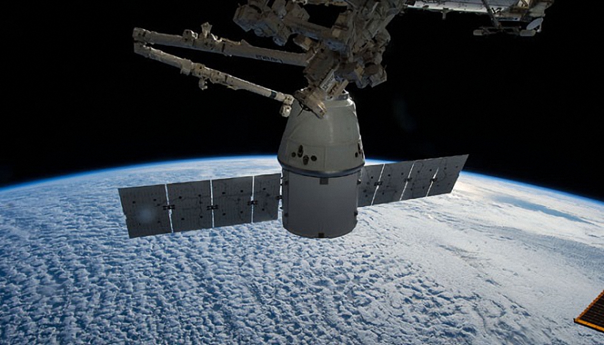 SpaceX запустила в космос корабль Dragon - фото 1