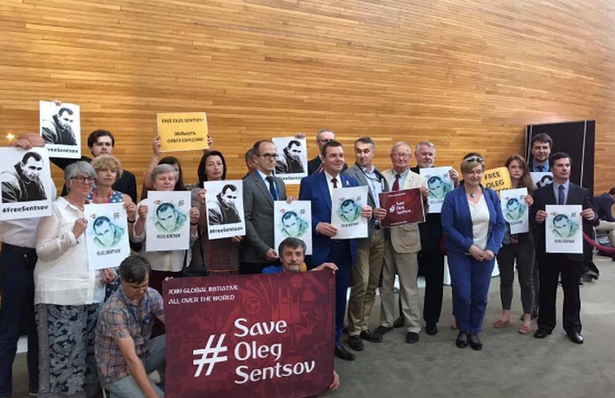 #SaveOlegSentsov в стенах Европарламента - фото 1