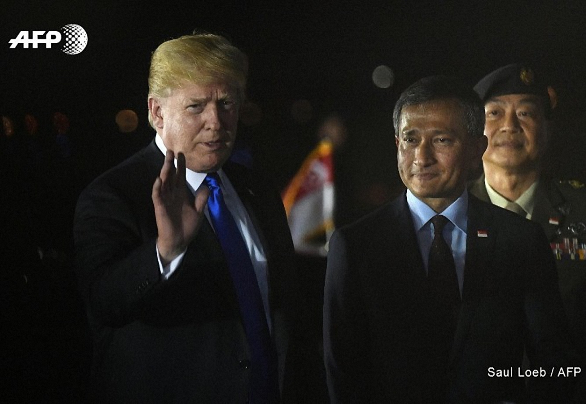 Дональд Трамп прилетел в Сингапур на встречу с Ким Чен Ыном - фото 1