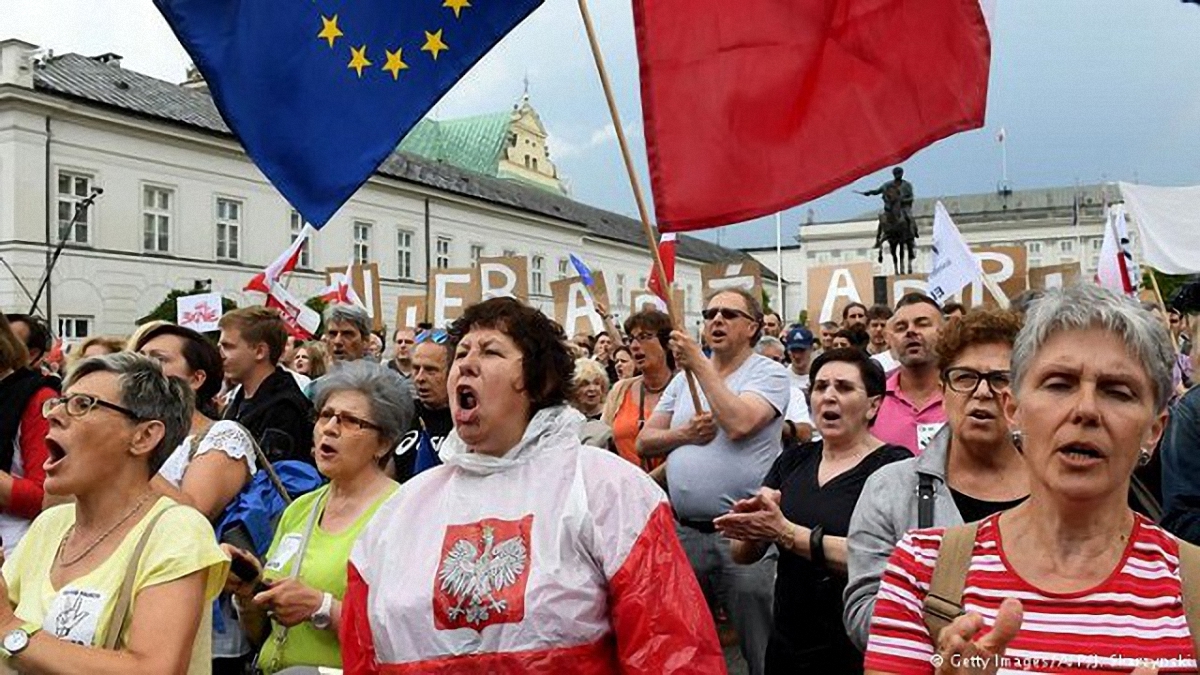 В Польше судьи не желают уходить на пенсию - фото 1