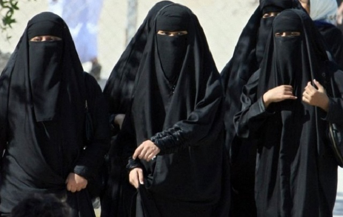 В Иране женщина получила 20 лет за снятый хиджаб - фото 1