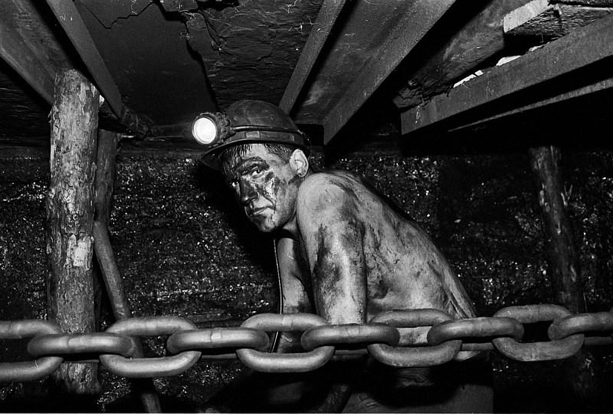 В Луганской области из-под земли освободили 90 шахтеров - фото 1