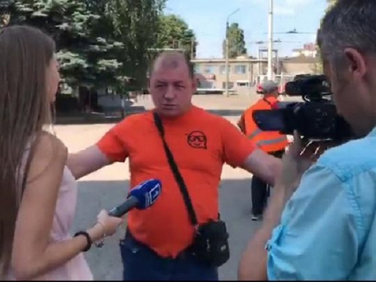 Охраник, избивший журналиста, извинился перед украинцами - фото 1