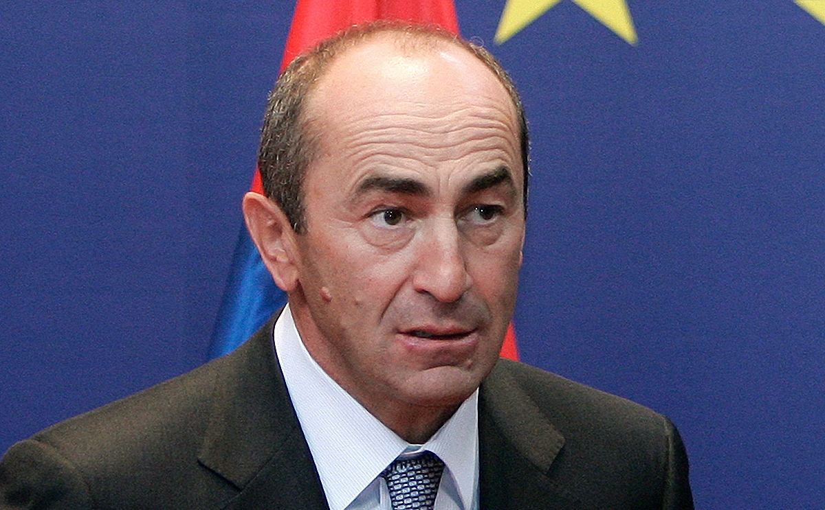 Президента Армении в 1998-2008 годах Роберт Кочарян - фото 1