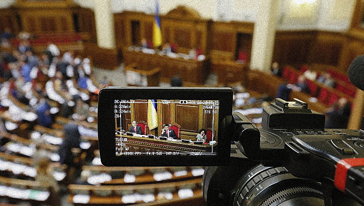 Депутаты Верховной Рады решили застраховаться, изымая у журналистов видео и фото - фото 1