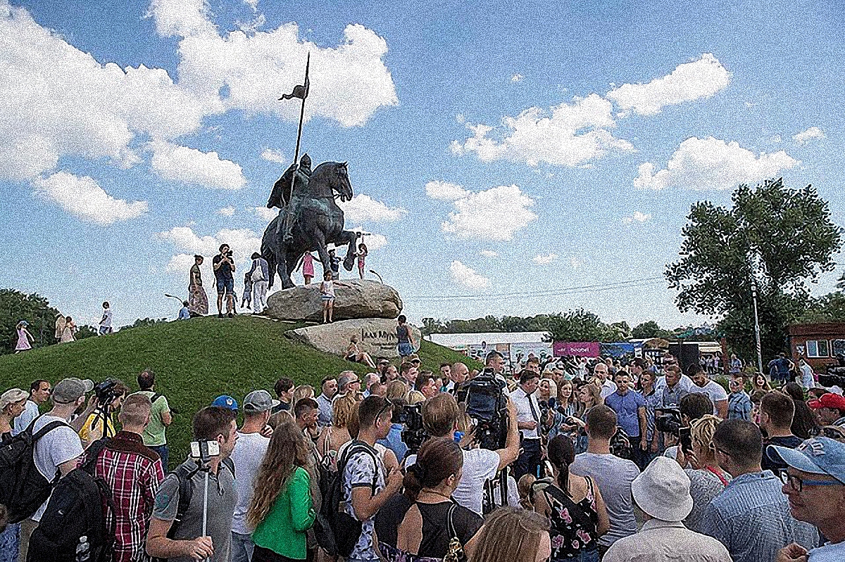 В Киеве открыли памятник Илье Муромцу - фото 1