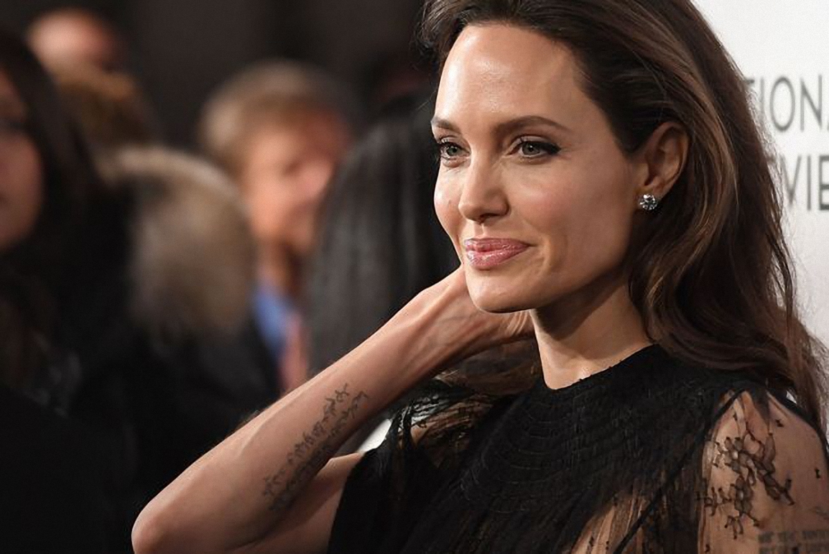 Анджелина Джоли осталась без адвоката - фото 1