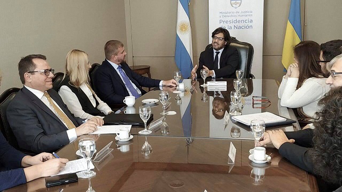 Украина и Аргентина договорились передавать заключенных - фото 1