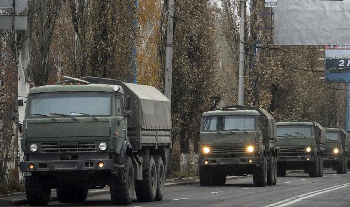 Российские террористы перебросили на Донбасс конвой из 8 грузовиков - фото 1