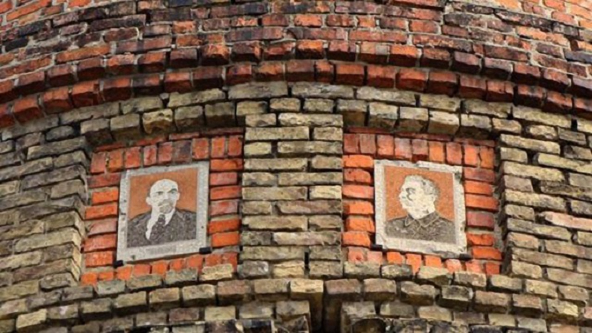 В Черниговской области Сталин и Ленин вдохновляют работников - фото 1