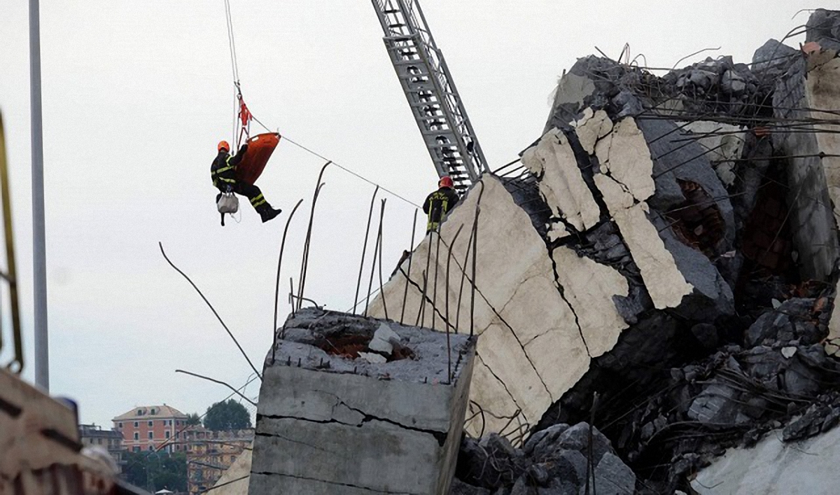 В Генуе число погибших из-за обвала моста возросло до 42 человек - фото 1
