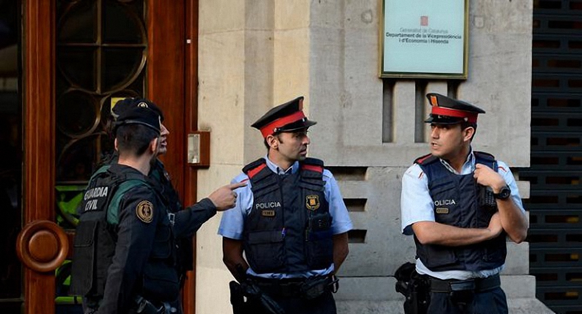 В Каталонии застрелили мужчину, ворвавшегося в полицейский участок - фото 1