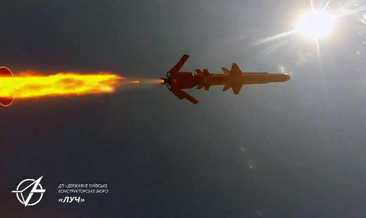 Крылатая ракета "Нептун" может уничтожать цели на растоянии 300 километров - фото 1