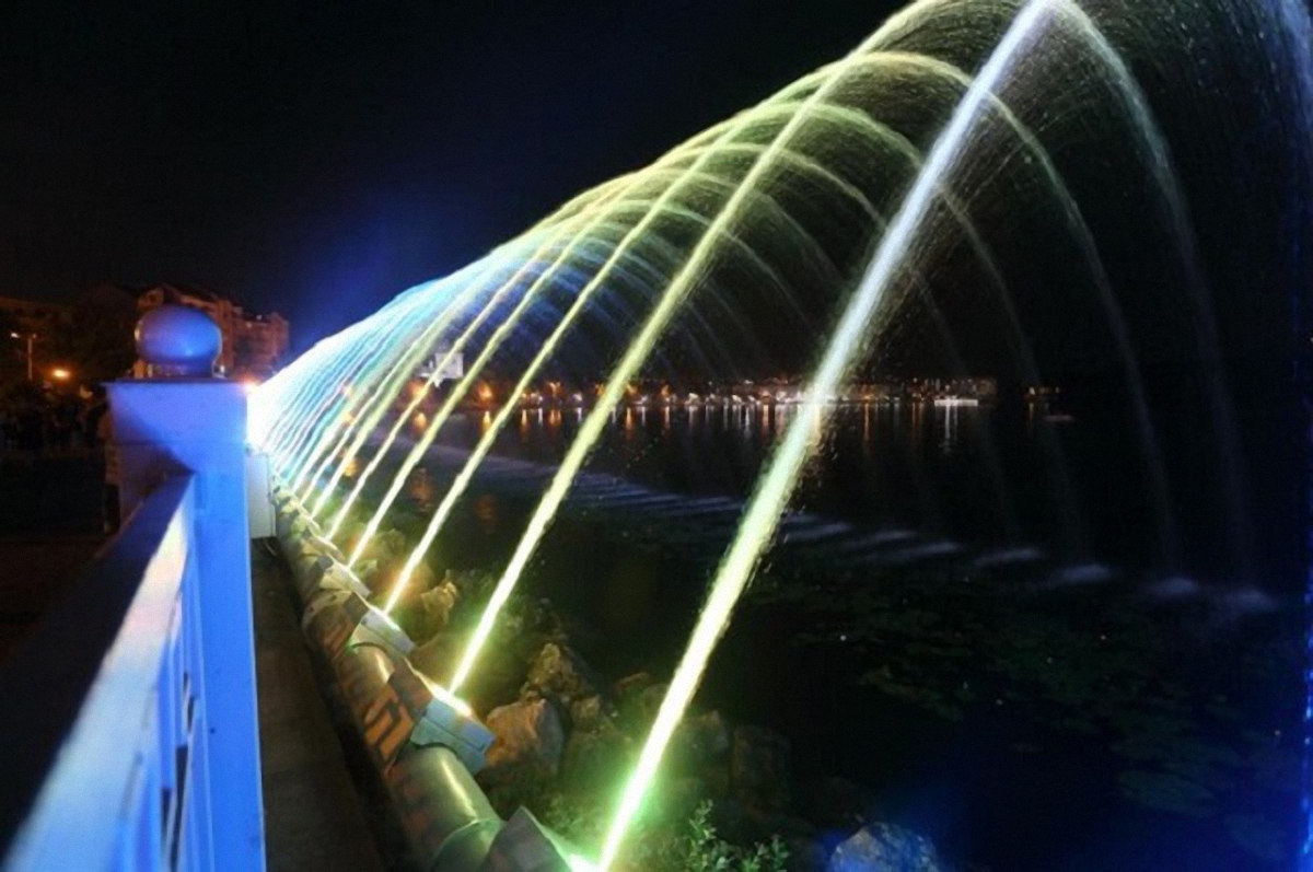 В Тернополе открыли самый длинный в Украине фонтан - фото 1