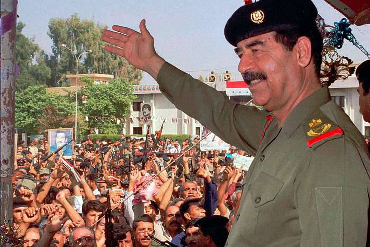 Саддам Хуссейн стал изгоем после вторжения в Кувейт - фото 1