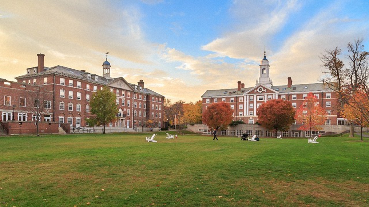 На Гарвардский университет подали в суд - фото 1