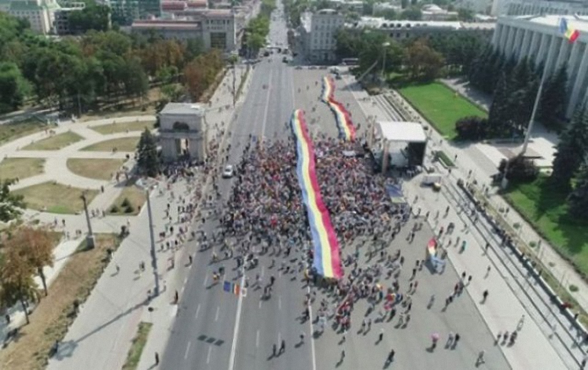В Кишиневе протестуют за объединение Молдовы с Румынией - фото 1
